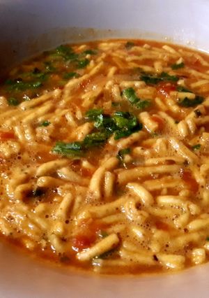 सेव टमाटर की सब्जी (Sev Tamatar Ki Sabji recipe in Hindi) रेसिपी मुख्य फोटो