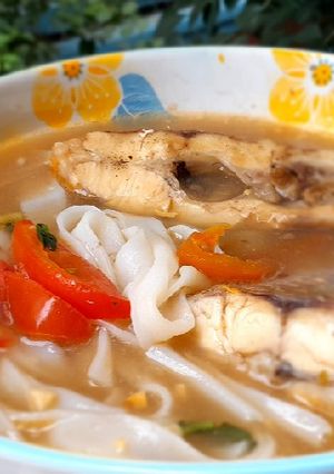 Hình của món Mì cá nấu cà chua.