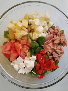 Una foto de Ensalada fresca con fruta