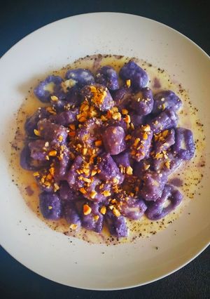 Foto di Gnocchi di patata viola con gorgonzola e nocciole