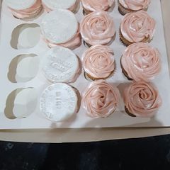 A picture of Vanilla cupcakes.