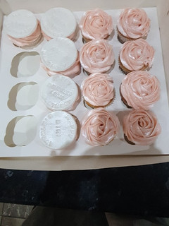 A picture of Vanilla cupcakes.