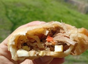 Una foto de Empanadas caseras ~ carne desmechada 👩🏻‍🍳🤤