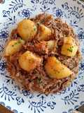 Costilla de ternera estofada y deshilachada con patatas