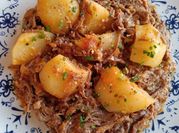 Una foto de estofado ternera patatas