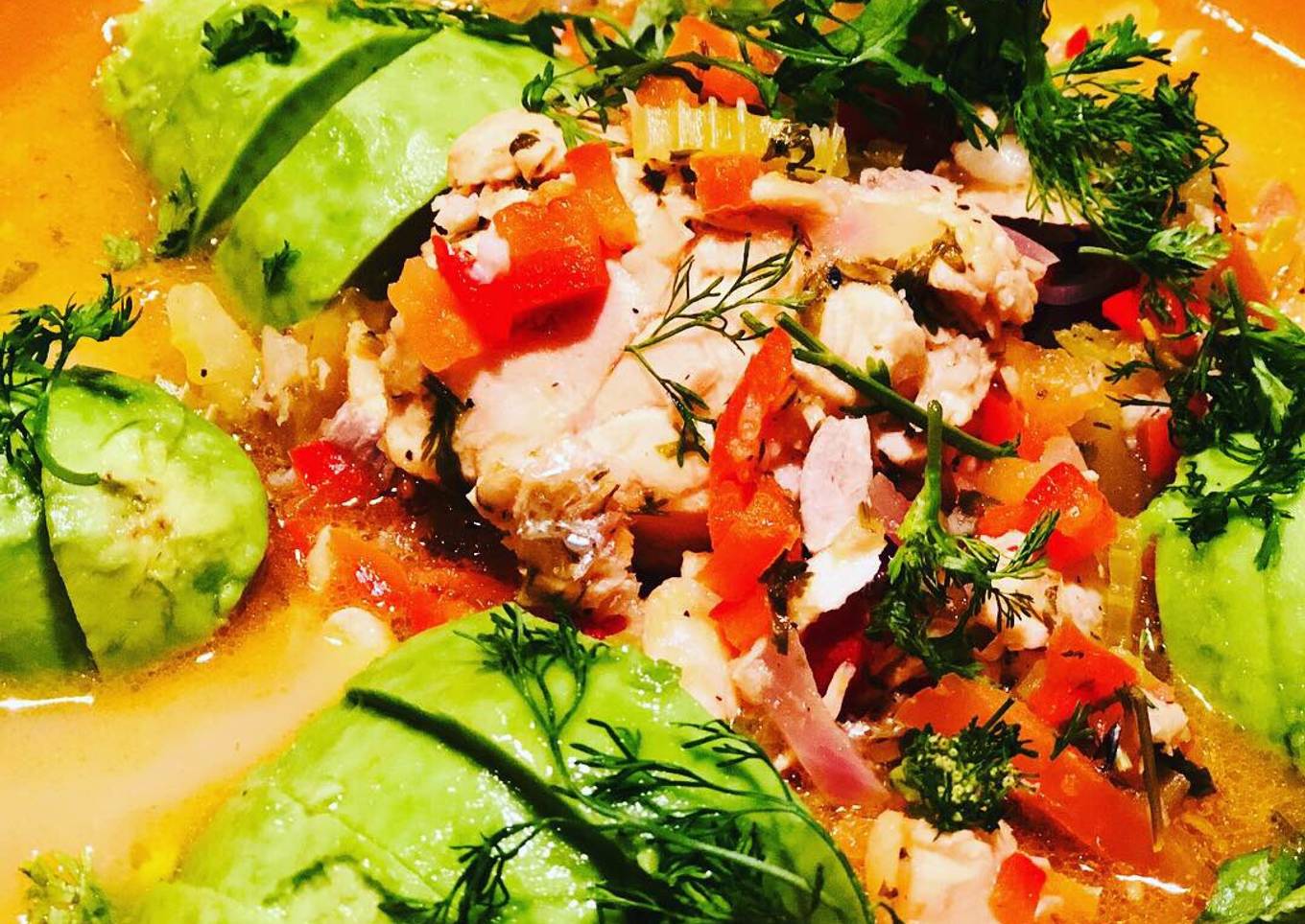 Sopa de Salmón Rocoto con Aguacate (Spicy Salmón Soup)