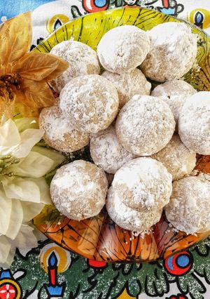 Una foto de Galletitas "Bola de nieve" - Snowball Cookies