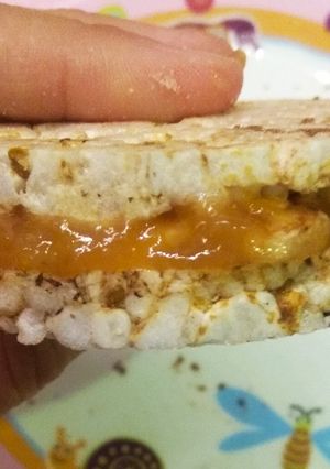 Φωτογραφία της συνταγής Ρυζογκοφρέτα σάντουιτς με μαρμελάδα και τρίγωνο τυράκι