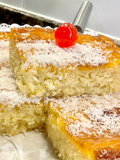 Foto principal de Pastel húmedo de coco con nata