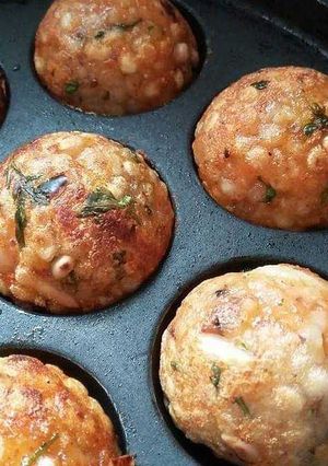 A picture of Sabudana wada in appe pan.