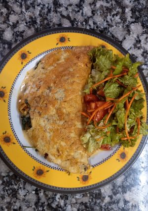 Una foto de Omelette de Espinaca y Queso con Ensalada (Cocina Fácil Parte I)