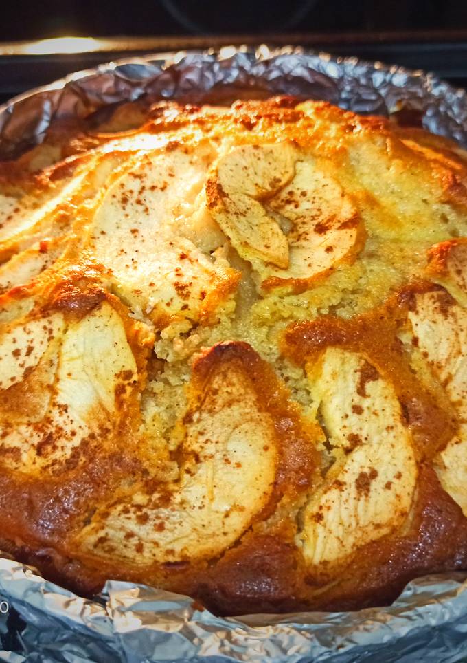 Ніжний "Яблучний пиріг з корицею на кефірі")😋😋😋🍽️🍶🥧🍏🍏🍏🍏🥧