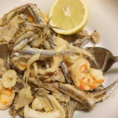 A picture of Fritto misto mixed fried fish.