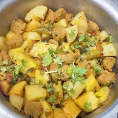 A picture of Soya chunks potato curry.