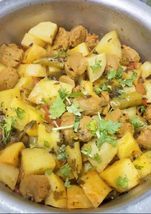 A picture of Soya chunks potato curry.