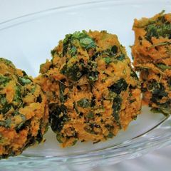 Keerai Vadai / Spinach Lentil Balls A picture of Keerai Vadai / Spinach Lentil Balls.