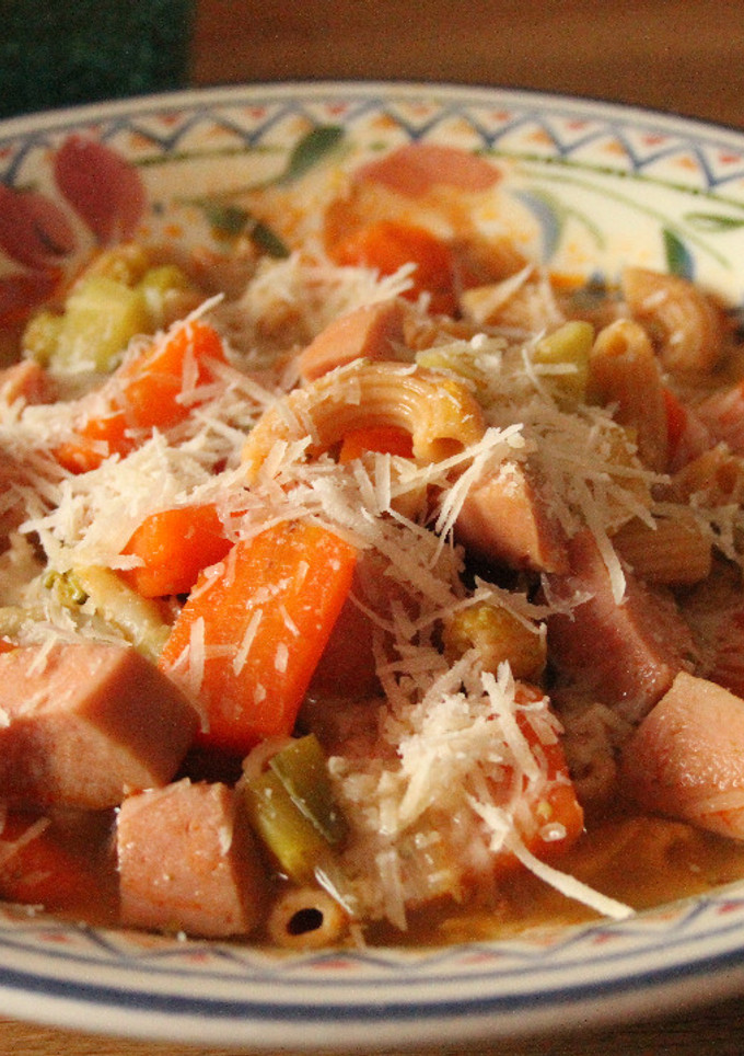 Una foto de Otra vez sopa, dijo Mafalda, y con fideos de garbanzos