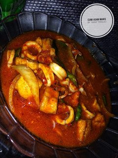 Foto resep Cumi Asam Manis#berburucelemekemas10