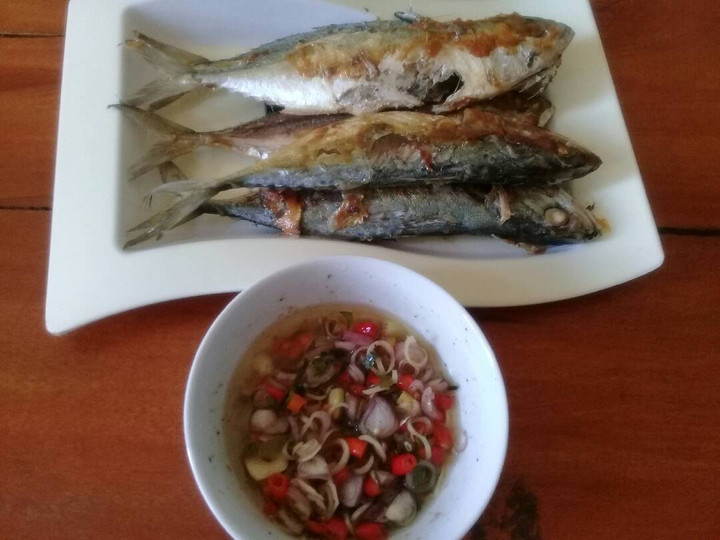 Cara Membuat Ikan Kembung panggang sambal matah Murah