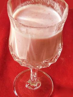 ஸ்ட்ராபெரி மில்க் ஷேக் (Strawberry milkshake recipe in tamil) செய்முறை முக்கிய புகைப்படம்
