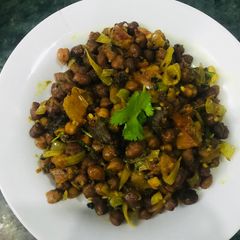 A picture of Black chanamasala.