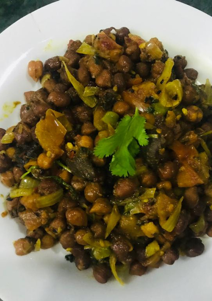 A picture of Black chanamasala.