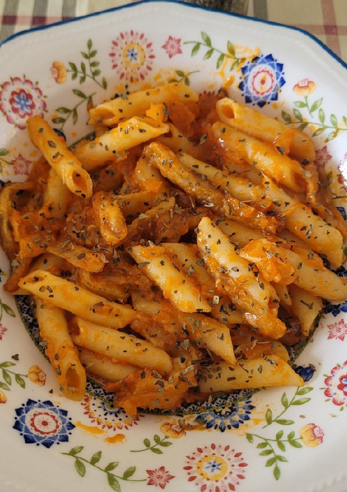Una foto de Macarrones con berenjena y queso parmigiano
