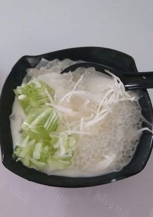 Hình của món Chè dừa non lá nếp.