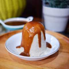 A picture of Banana Parfait dengan Toffee Sauce.