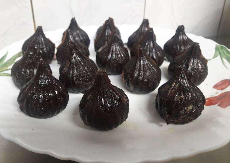 Steps to Prepare Speedy Oreo Modak Stuffed with Coconut Sweet