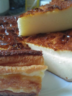 Una foto de Tarta de queso al horno(sin lactosa)