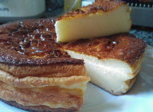 Una foto de Tarta de queso al horno(sin lactosa)