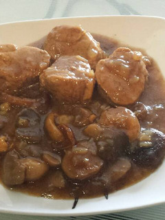 Una foto de Solomillo con salsa de cebolla y setas