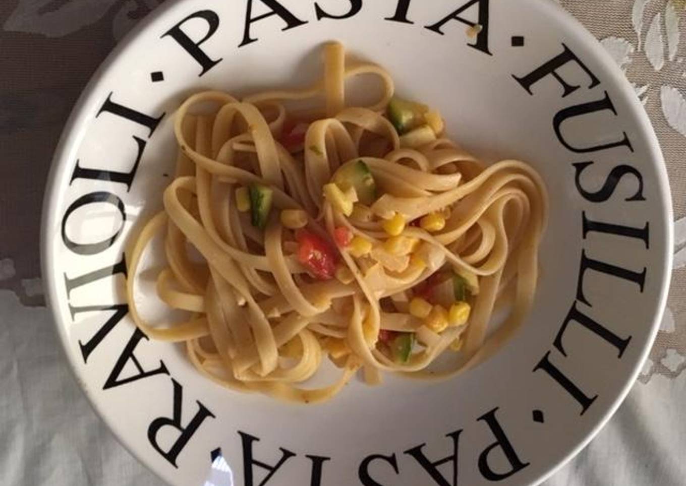 Fettuccine con calabacitas y elote