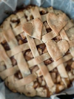 Una foto de Tarta de manzana🍏🍎Pie de manzana 🍏🍎Apple pie 🍏🍎