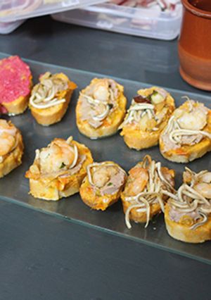 Foto principal de Aperitivos de caviar, gambas y gulas