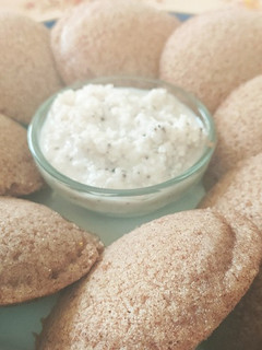 ઈન્સ્ટન્ટ રાગી ઈડલી ::: (Instant Ragi Idli Recipe In Gujarati) રેસીપી મુખ્ય ફોટો