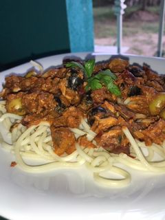 Una foto de Pasta a la puttanesca 🍝