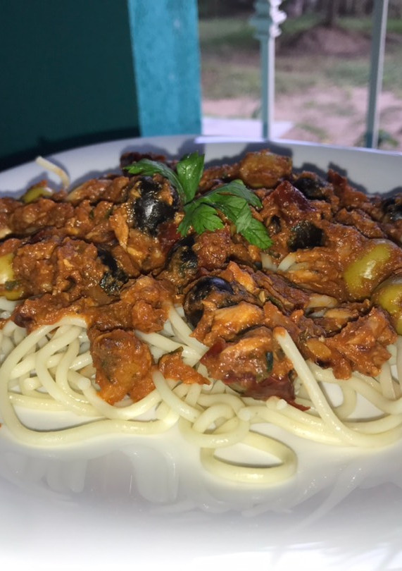 Una foto de Pasta a la puttanesca 🍝