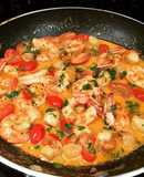 Camarones con vieiras y tomatitos, para Semana Santa