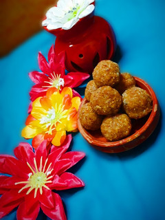 গুঁড়ের নারকেল নাড়ু(gurer narkel naru recipe in bengali) রেসিপির প্রধান ছবি
