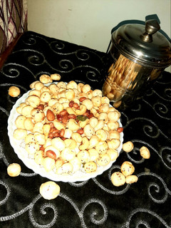 मखाना ड्राईफ्रूट्स नमकीन (Makhana dryfruits namkeen recipe in hindi) रेसिपी मुख्य फोटो