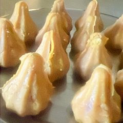 A picture of Roasted chana Modak.