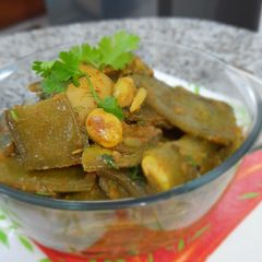 Spicy Flatbean potatoes curry A picture of Spicy Flatbean potatoes curry.