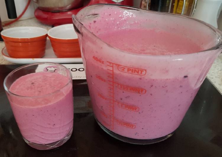 Steps to Make Perfect Mixed Berry Milk shake 😍