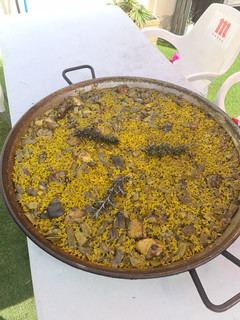 Una foto de Paella valenciana con mi toque personal