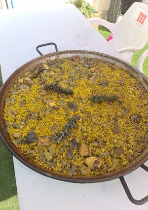 Una foto de Paella valenciana con mi toque personal