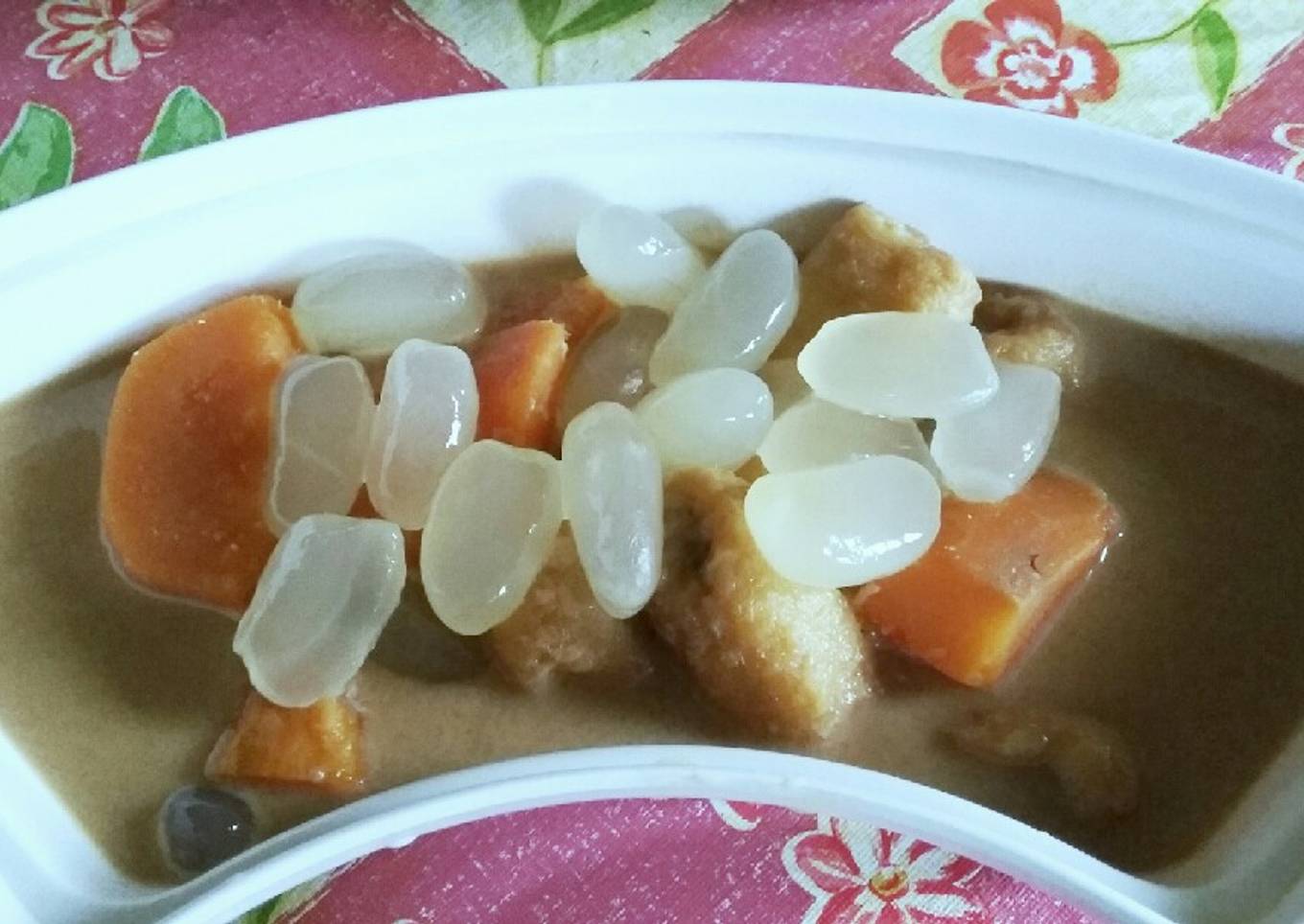 Kolak ubi pisang kolang-kaling