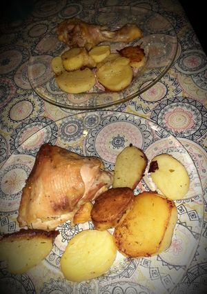 Una foto de Pollo con papas y mostaza al horno!