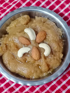 રાજગરા નો શીરો (Rajgira Sheera Recipe In Gujarati) રેસીપી મુખ્ય ફોટો